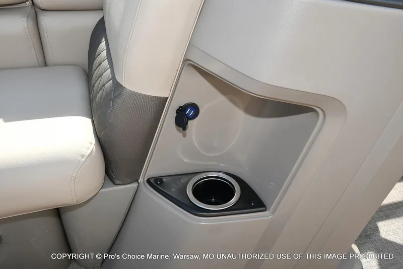 Slide: The Image of Sun Tracker FISHIN' BARGE 22 DLX w/150HP Mercury 4 Stroke 2025 - 37