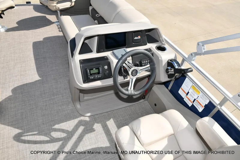 Slide: The Image of Sun Tracker FISHIN' BARGE 22 DLX w/150HP Mercury 4 Stroke 2025 - 40