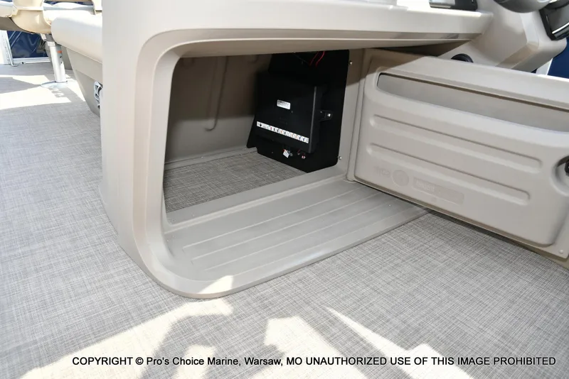 Slide: The Image of Sun Tracker FISHIN' BARGE 22 DLX w/150HP Mercury 4 Stroke 2025 - 46