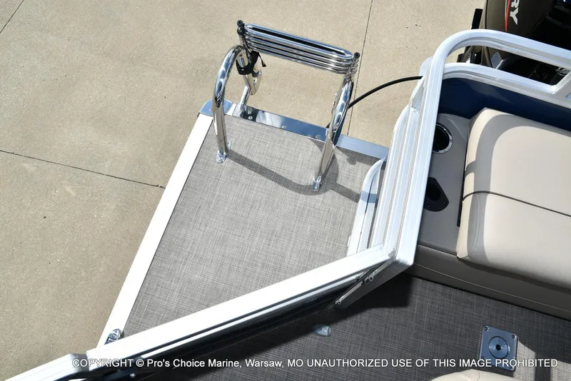 Slide: The Image of Sun Tracker FISHIN' BARGE 22 DLX w/150HP Mercury 4 Stroke 2025 - 48