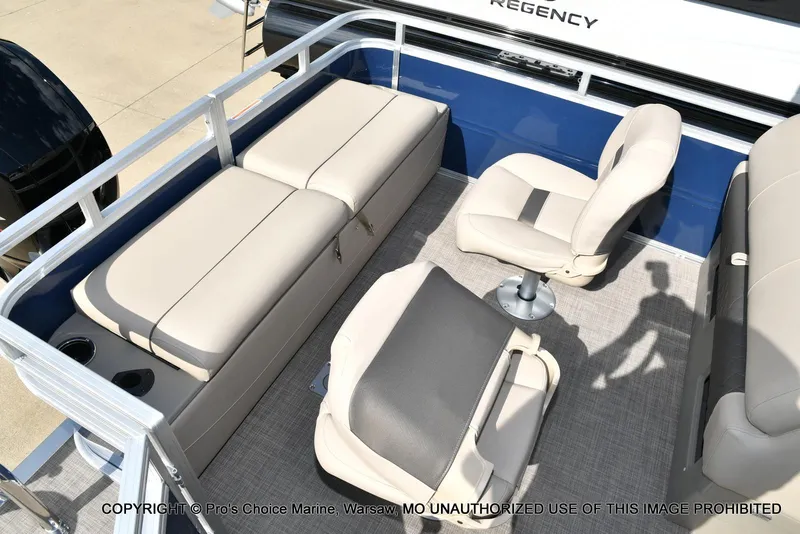 Slide: The Image of Sun Tracker FISHIN' BARGE 22 DLX w/150HP Mercury 4 Stroke 2025 - 49