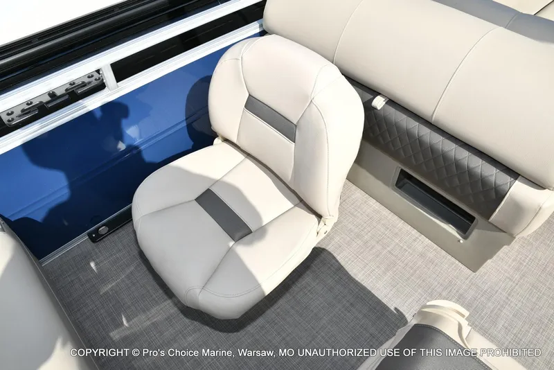 Slide: The Image of Sun Tracker FISHIN' BARGE 22 DLX w/150HP Mercury 4 Stroke 2025 - 51