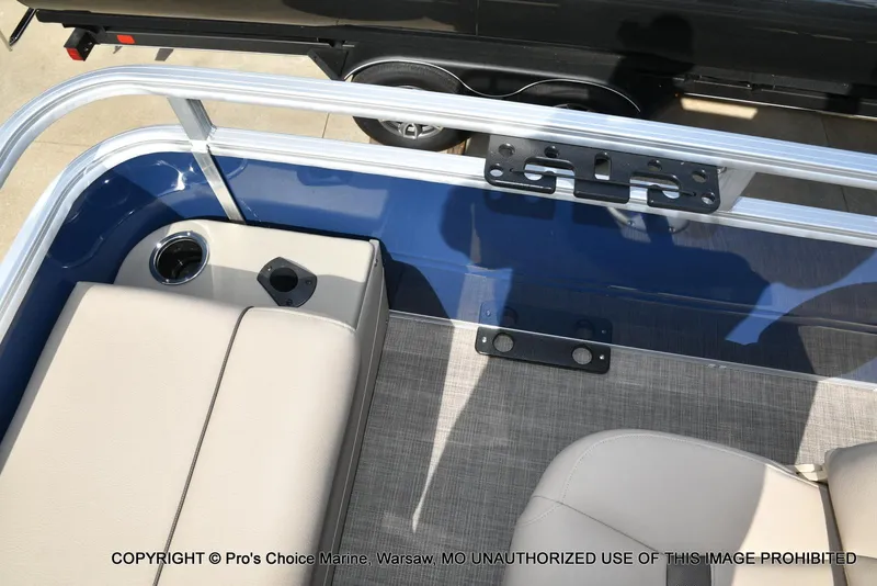 Slide: The Image of Sun Tracker FISHIN' BARGE 22 DLX w/150HP Mercury 4 Stroke 2025 - 52