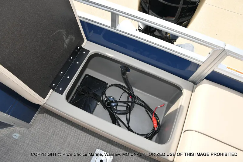 Slide: The Image of Sun Tracker FISHIN' BARGE 22 DLX w/150HP Mercury 4 Stroke 2025 - 53