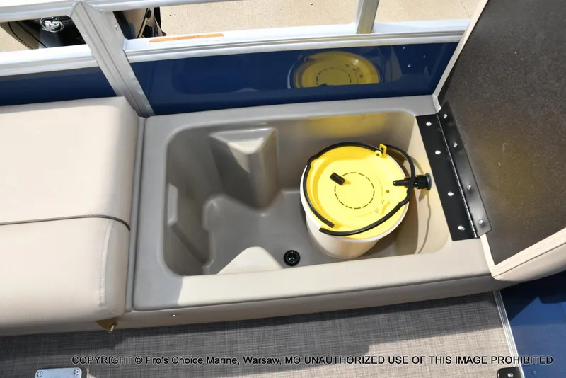 Slide: The Image of Sun Tracker FISHIN' BARGE 22 DLX w/150HP Mercury 4 Stroke 2025 - 54