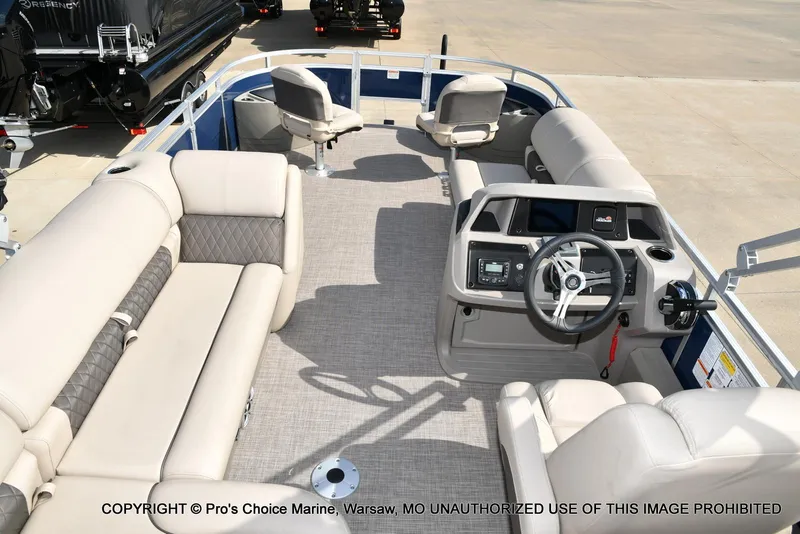 Slide: The Image of Sun Tracker FISHIN' BARGE 22 DLX w/150HP Mercury 4 Stroke 2025 - 57