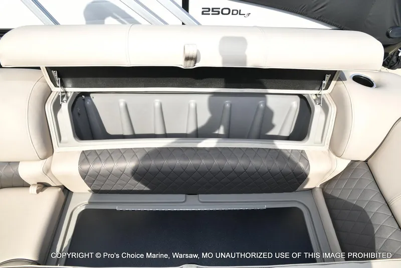 Slide: The Image of Sun Tracker FISHIN' BARGE 22 DLX w/150HP Mercury 4 Stroke 2025 - 60