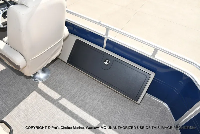 Slide: The Image of Sun Tracker FISHIN' BARGE 22 DLX w/150HP Mercury 4 Stroke 2025 - 67