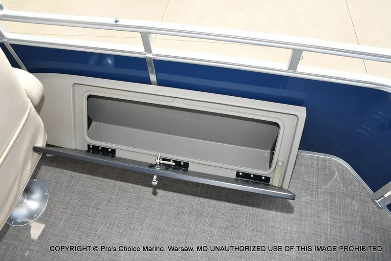 Slide: The Image of Sun Tracker FISHIN' BARGE 22 DLX w/150HP Mercury 4 Stroke 2025 - 68