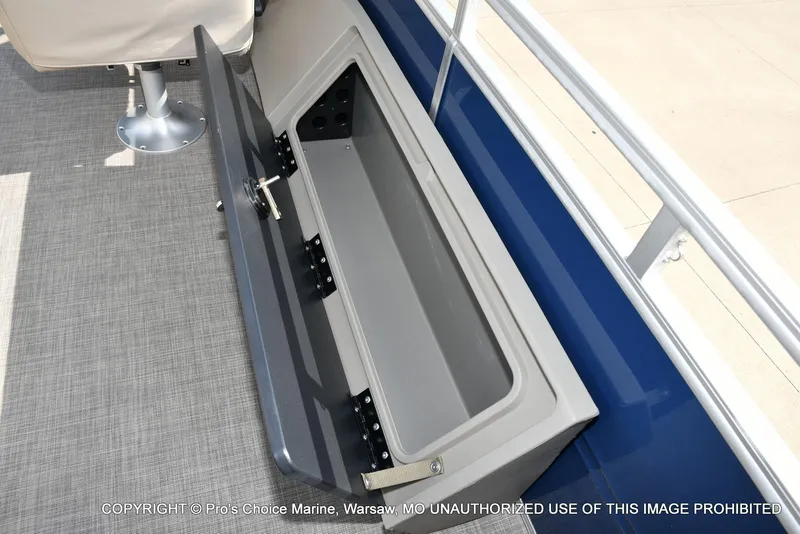 Slide: The Image of Sun Tracker FISHIN' BARGE 22 DLX w/150HP Mercury 4 Stroke 2025 - 69