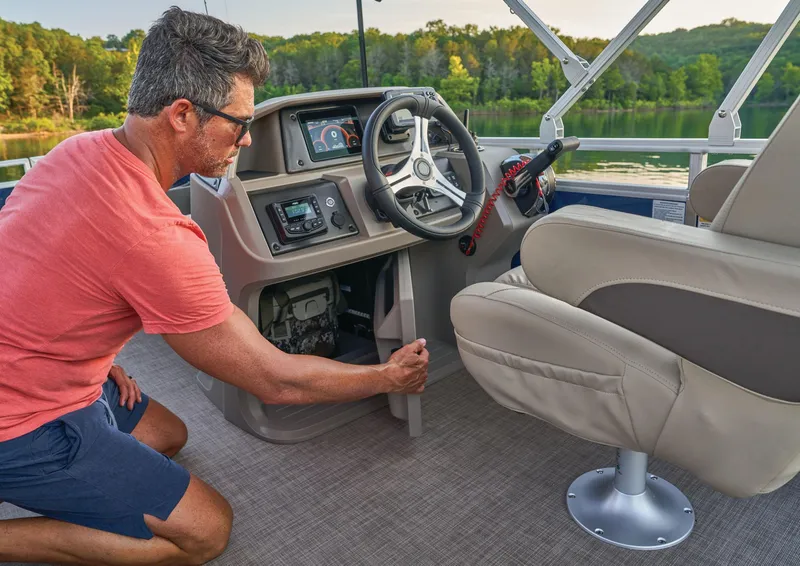 Slide: The Image of Sun Tracker Fishin' Barge 20 DLX 2024 - 54