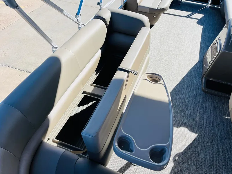 Slide: The Image of Ranger Reata 200C 2024 - 55