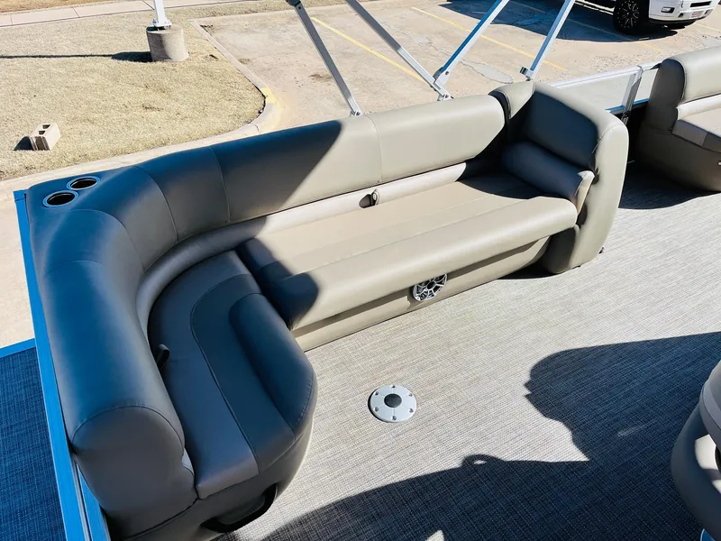 Slide: The Image of Ranger Reata 200C 2024 - 57