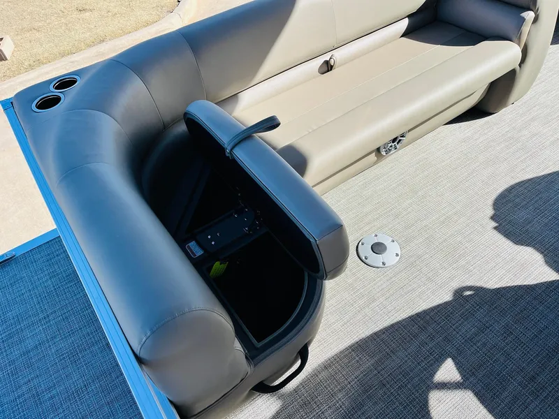 Slide: The Image of Ranger Reata 200C 2024 - 59