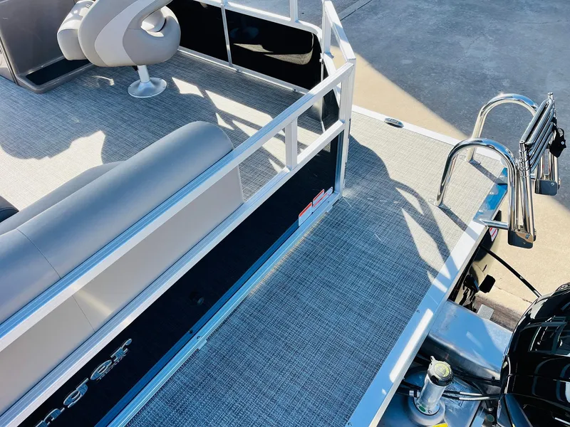 Slide: The Image of Ranger Reata 200C 2024 - 67