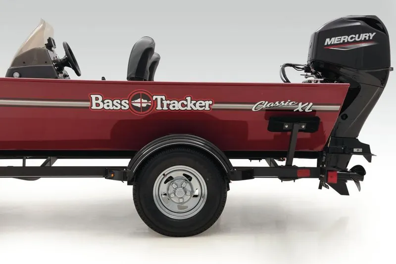 Slide: The Image of Tracker Bass Tracker Classic XL 2024 - 13