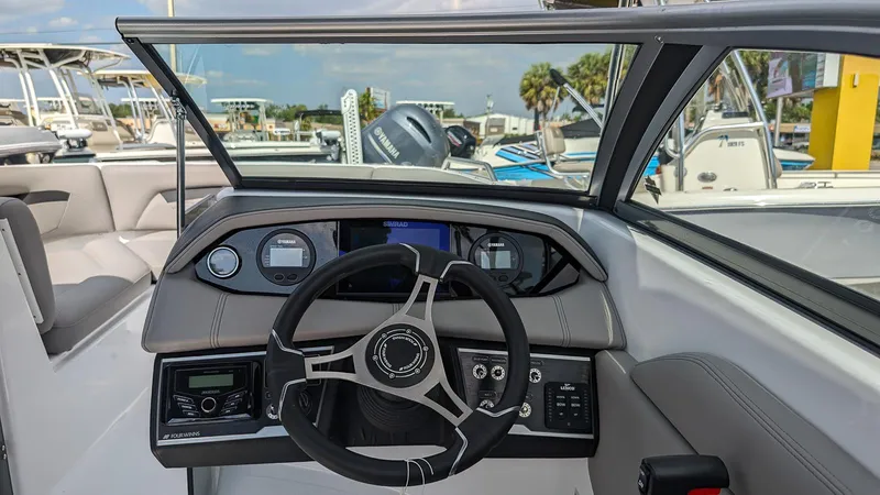 Slide: The Image of Four Winns HD3 OB 2024 - 12