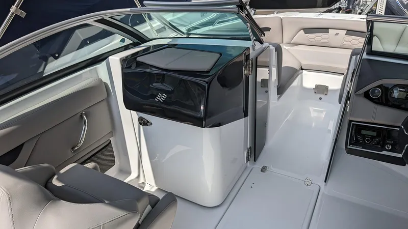 Slide: The Image of Four Winns HD3 OB 2024 - 15