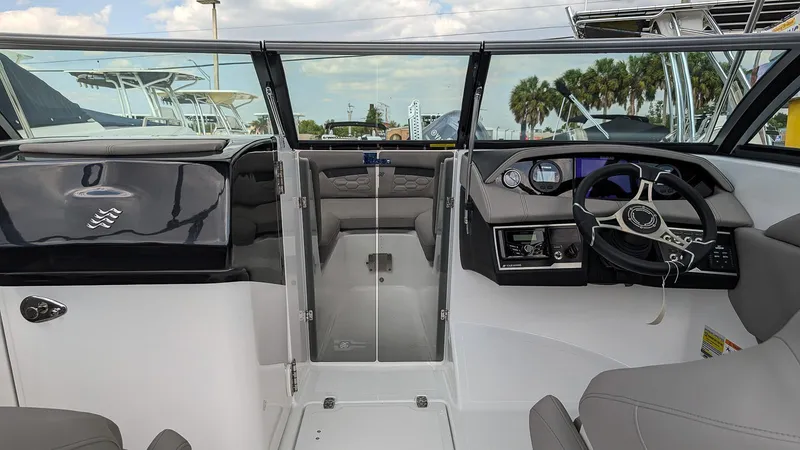 Slide: The Image of Four Winns HD3 OB 2024 - 16