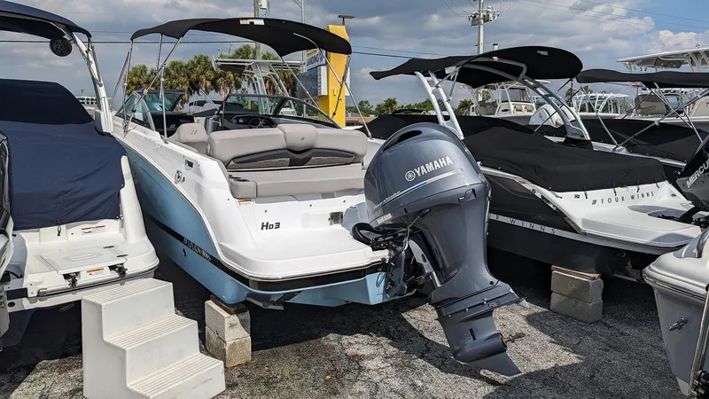 Slide: The Image of Four Winns HD3 OB 2024 - 2