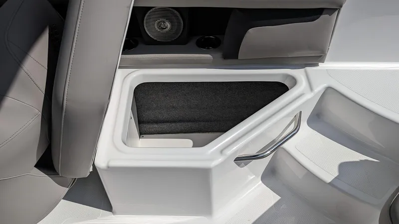 Slide: The Image of Four Winns HD3 OB 2024 - 8