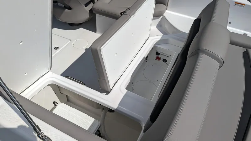 Slide: The Image of Four Winns HD3 OB 2024 - 9