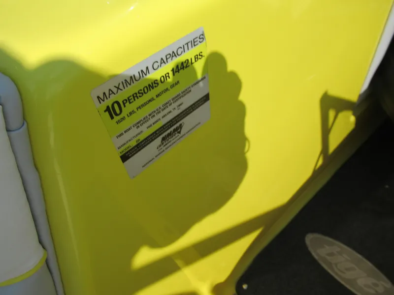 Slide: The Image of 2006 Tigé 22i boat capacity label, yellow hull, maximum 10 persons or 1442 lbs. - 15
