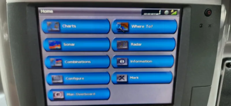 Slide: The Image of Boat navigation system interface on a 2006 Maxum 3100 SE. - 11