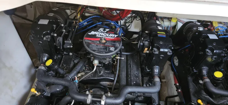 Slide: The Image of Engine compartment of a 2006 Maxum 3100 SE with 5.7L Mercury engines. - 20