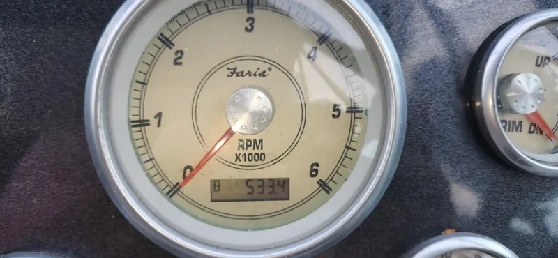 Slide: The Image of Tachometer of 2006 Maxum 3100 SE boat showing 5334 RPM. - 9
