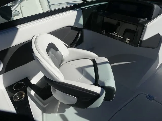 Slide: The Image of Monterey M-225 2022 - 7