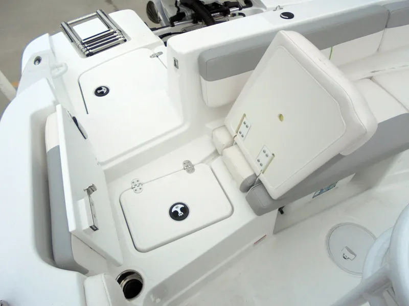 Slide: The Image of 2024 Tahoe 2150 CC - 18