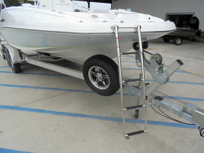 Slide: The Image of 2024 Tahoe 2150 CC - 43