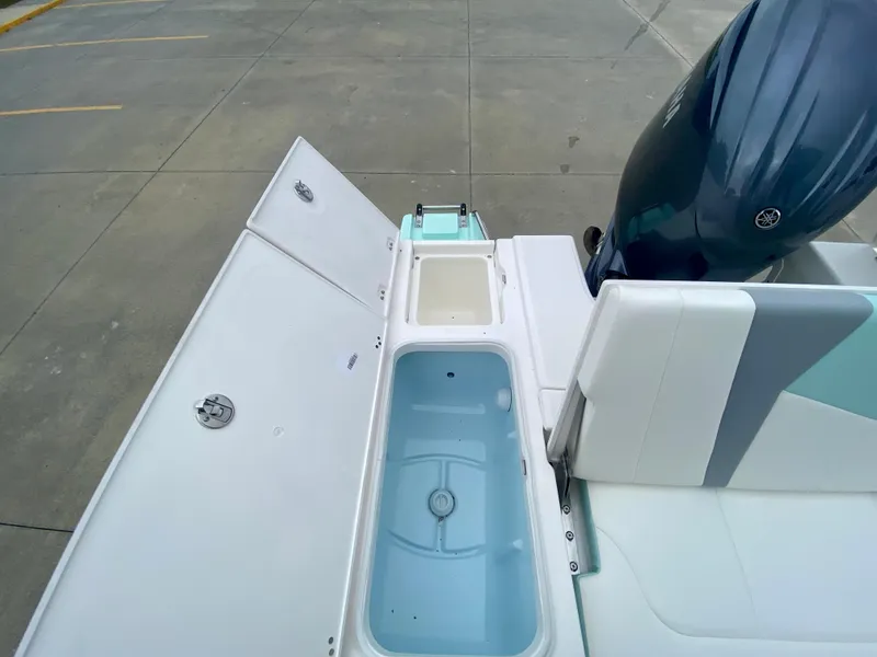 Slide: The Image of Robalo 226 Cayman 2024 - 11