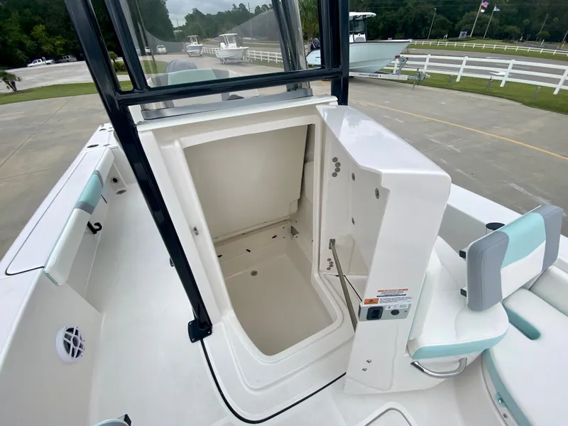 Slide: The Image of Robalo 226 Cayman 2024 - 24