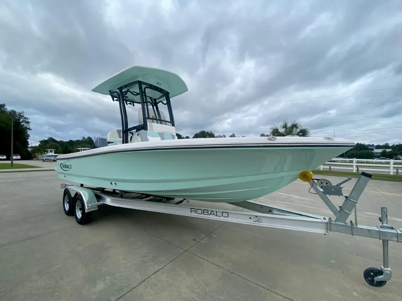 Slide: The Image of Robalo 226 Cayman 2024 - 3