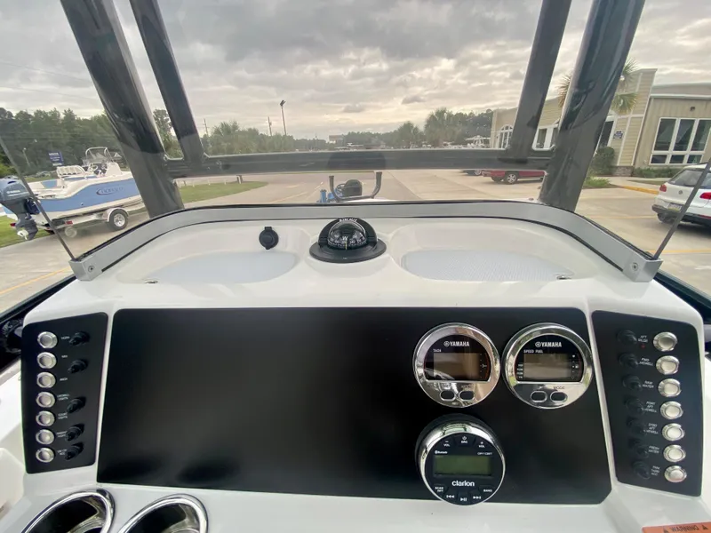 Slide: The Image of Robalo 226 Cayman 2024 - 15