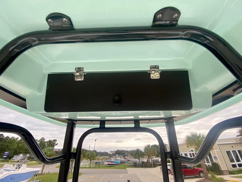 Slide: The Image of Robalo 226 Cayman 2024 - 16