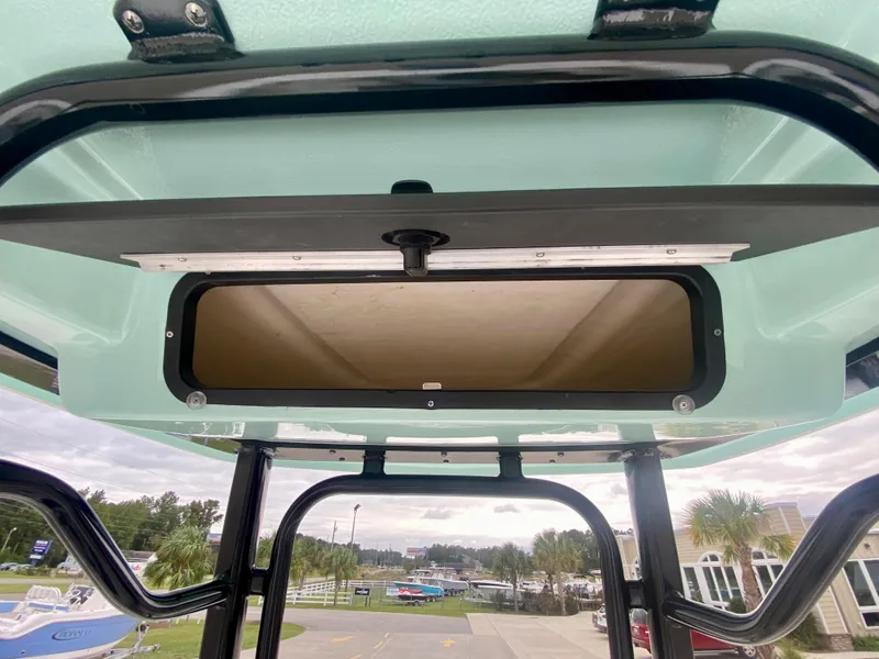 Slide: The Image of Robalo 226 Cayman 2024 - 17