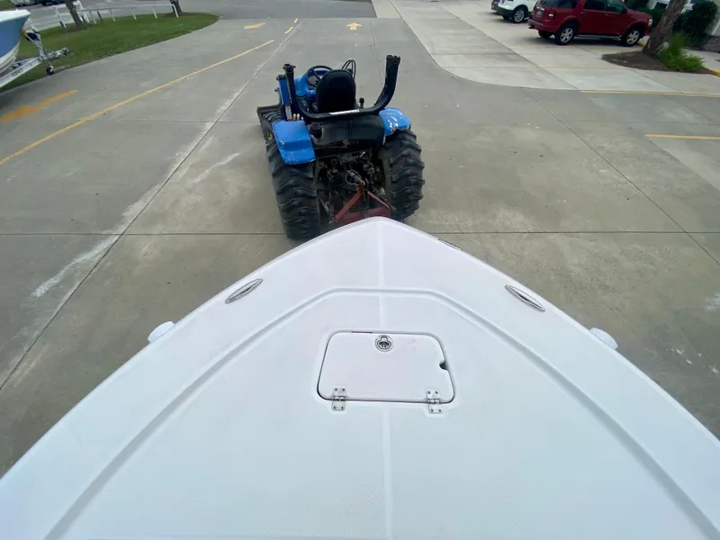 Slide: The Image of Robalo 226 Cayman 2024 - 22