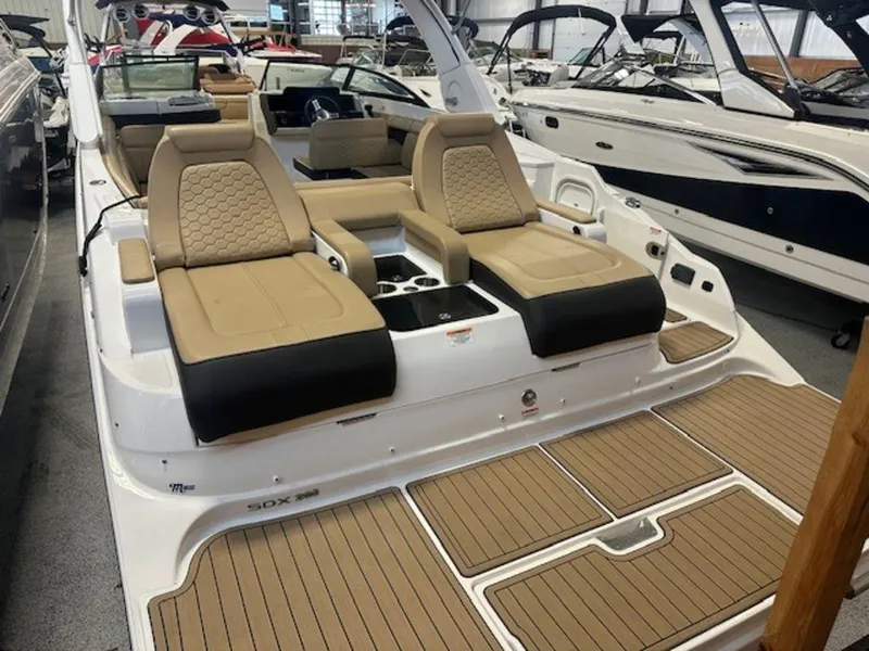 Slide: The Image of Sea Ray SDX 290 2022 - 1