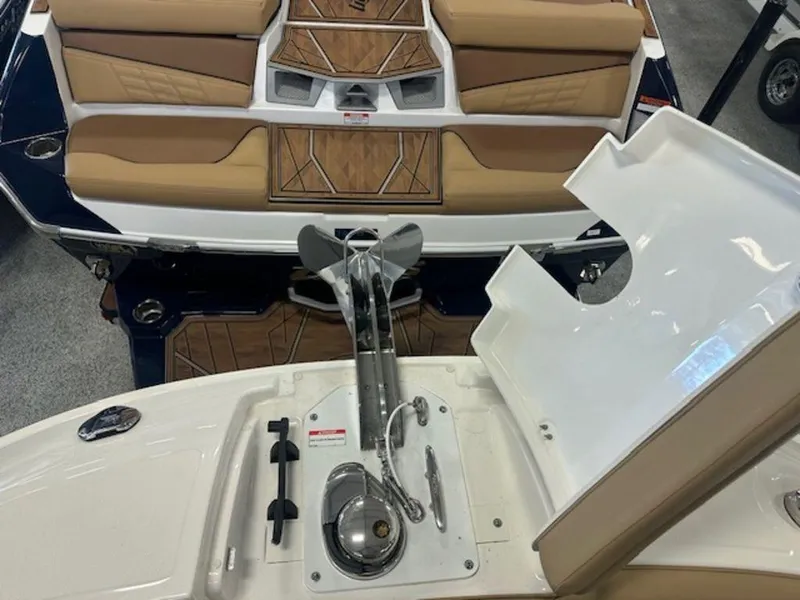 Slide: The Image of Sea Ray SDX 290 2022 - 17