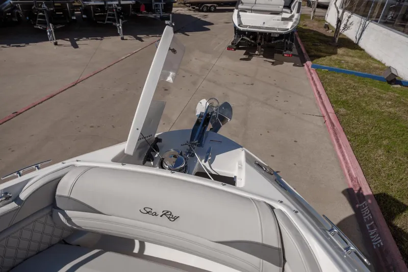 Slide: The Image of Sea Ray SLX 260 2024 - 6
