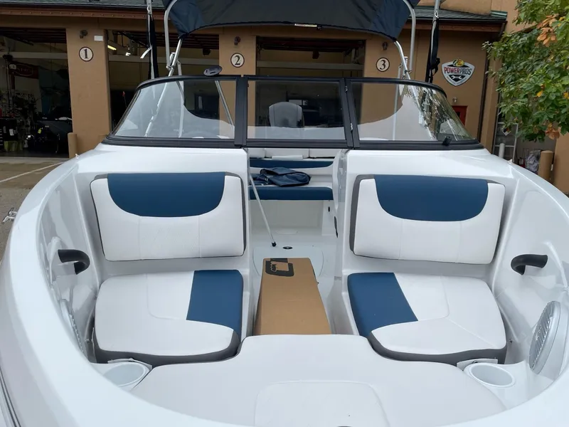 Slide: The Image of 2024 Tahoe 185 S boat interior with white and blue seating. - 6