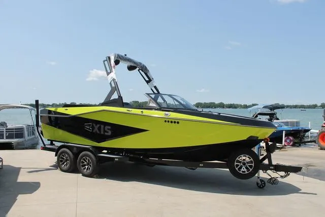 The Image of Axis Wake Research T220 2024 - 1