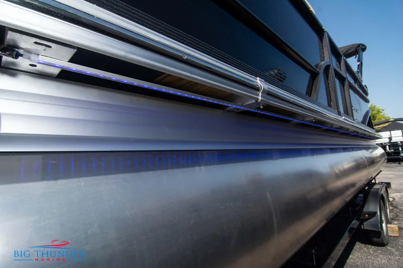 Slide: The Image of Crest Classic Platinum 240 SLC 2024 - 7