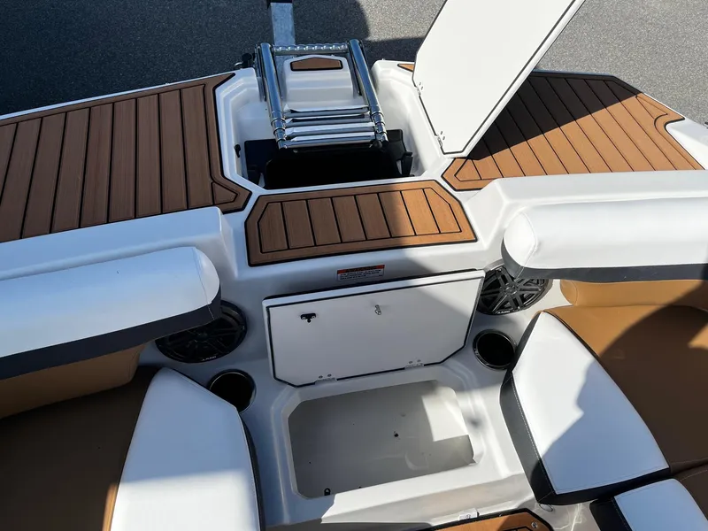 Slide: The Image of Starcraft SVX 211 Charcoal 2024 - 11