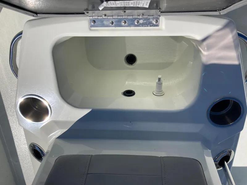 Slide: The Image of Lowe BAY 20 boat livewell with cup holders, 2022 model. - 8