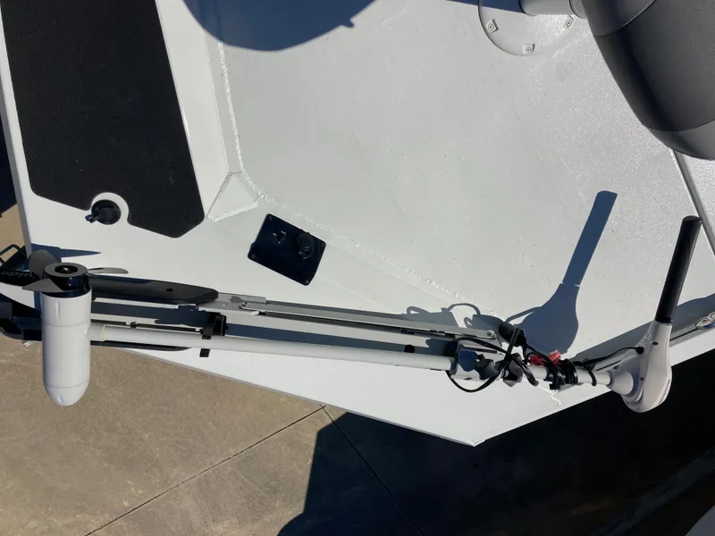 Slide: The Image of 2022 Lowe BAY 20 boat with mounted trolling motor. - 9