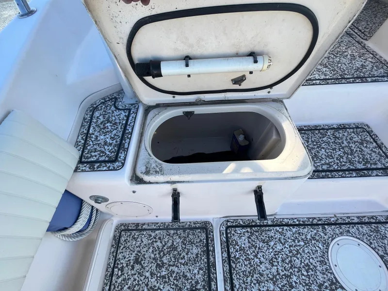 Slide: The Image of Grady-White 282 Sailfish, livewell - 13